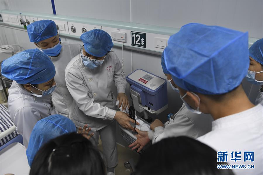 （圖文互動(dòng)）（1）“你們逆行，我們護(hù)航”——廣西關(guān)愛(ài)一線醫(yī)務(wù)工作者見(jiàn)聞 