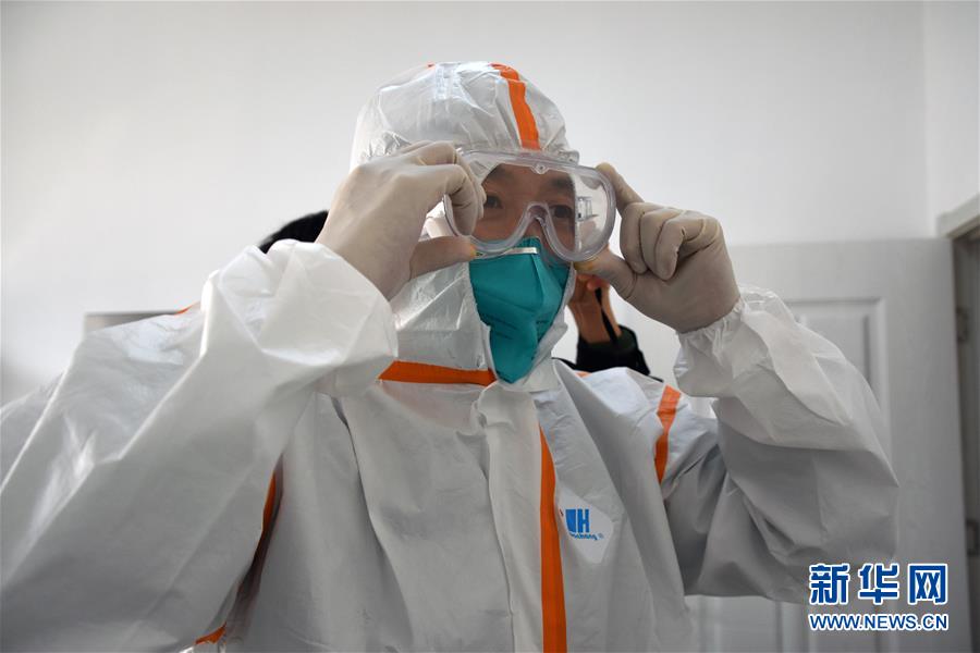 (一線抗疫群英譜·圖文互動)(4)紅區(qū)“擺渡人”