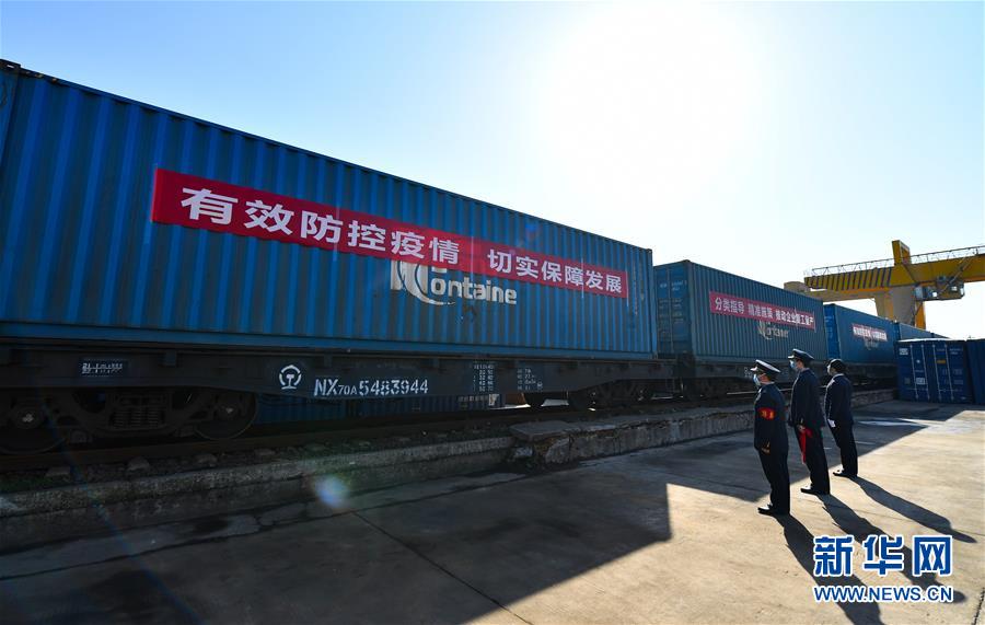 (抓好經(jīng)濟(jì)發(fā)展 應(yīng)對(duì)復(fù)雜局面·圖文互動(dòng))(2)“我們的訂單正回流”——江西外貿(mào)企業(yè)復(fù)工復(fù)產(chǎn)見聞