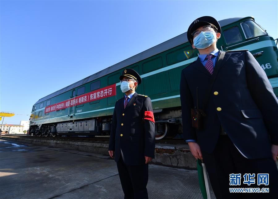 (抓好經(jīng)濟(jì)發(fā)展 應(yīng)對(duì)復(fù)雜局面·圖文互動(dòng))(3)“我們的訂單正回流”——江西外貿(mào)企業(yè)復(fù)工復(fù)產(chǎn)見聞