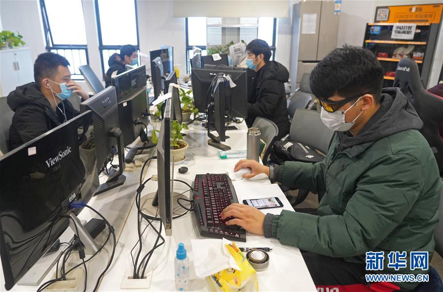 （抓好經濟發展 應對復雜局面&middot;圖文互動）（3）激活&ldquo;神經末梢&rdquo; 暢通&ldquo;毛細血管&rdquo;&mdash;&mdash;江西為中小微企業復工復產&ldquo;破障清路&rdquo; 