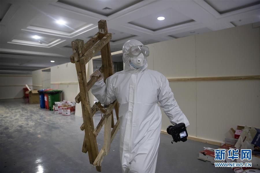 (一線抗疫群英譜·特稿·圖文互動)(5)不畏艱險,深入一線——“武漢保衛戰”一線新聞工作者素描