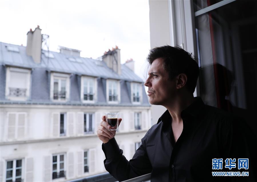 (國(guó)際·圖文互動(dòng))(5)通訊:手牽手,我們共同驅(qū)散陰霾——法國(guó)音樂人創(chuàng)作抗疫歌曲背后的故事