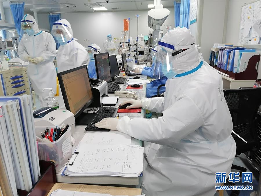 (聚焦疫情防控·圖文互動)(2)特寫:“90后”醫護情侶的抗疫堅守