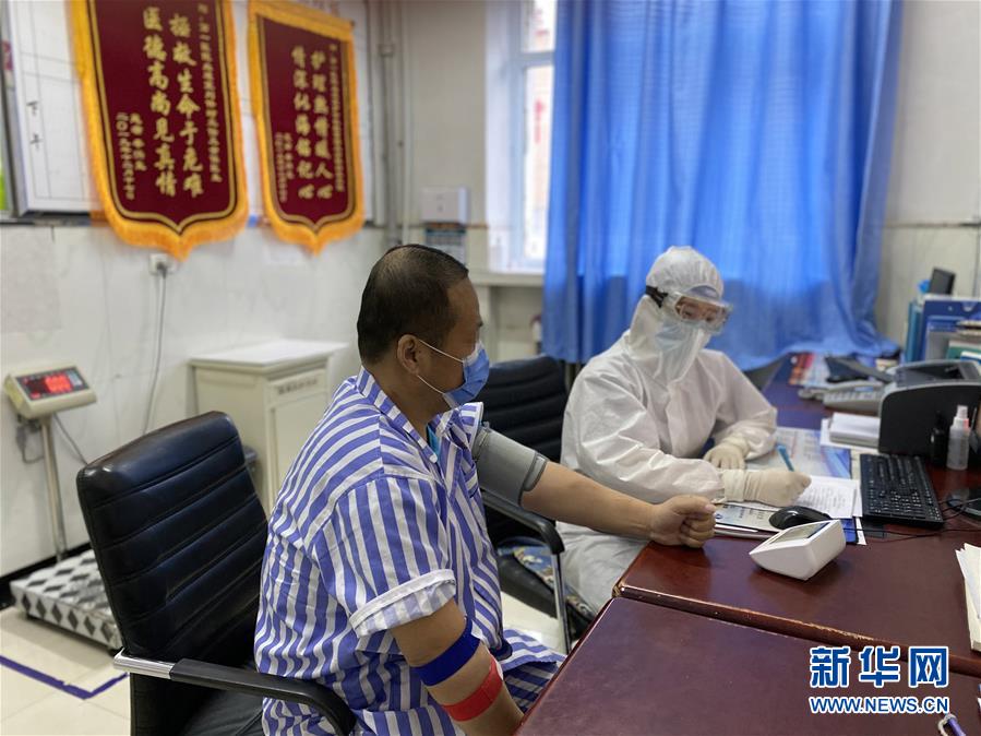 (聚焦疫情防控·圖文互動)(4)特寫:“90后”醫護情侶的抗疫堅守