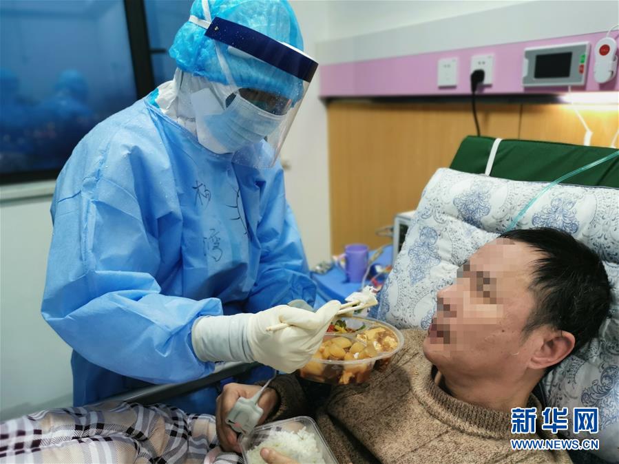 (一線抗疫群英譜·圖文互動)(3)“我們,撐得起!”——軍隊支援湖北醫(yī)療隊年輕醫(yī)務工作者的青春宣言