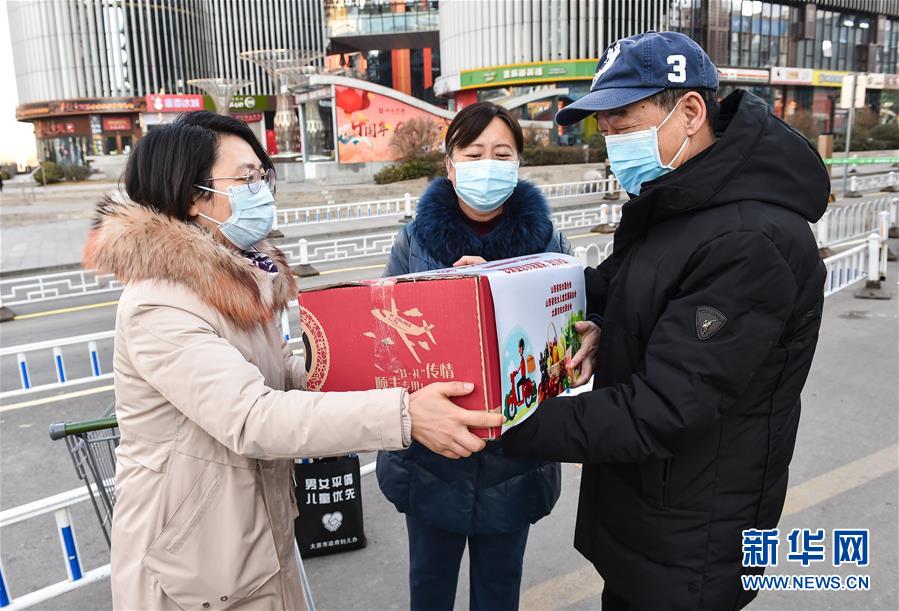 (新華全媒頭條·圖文互動)(9)守護天使 同心戰“疫”——各地多措并舉關愛一線醫務人員掃描