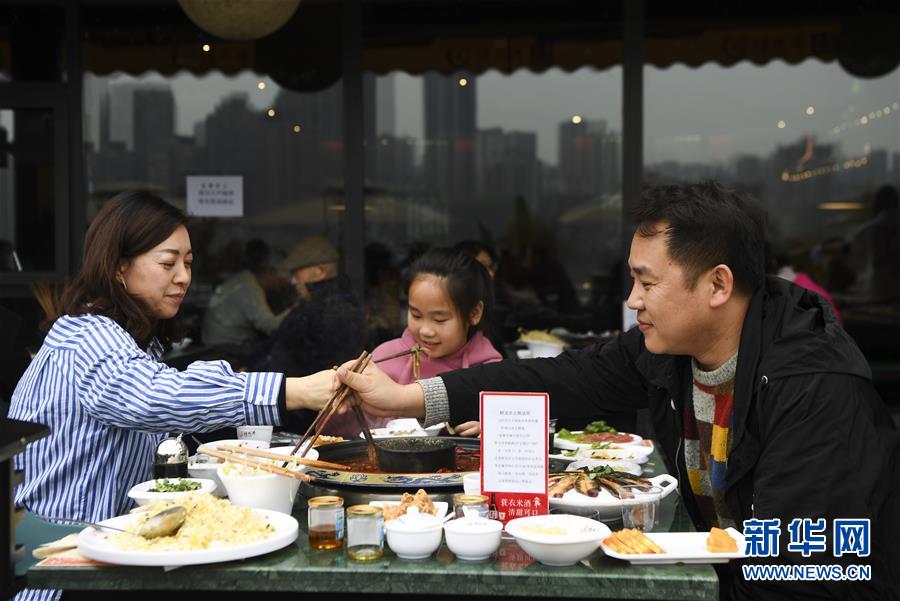 (聚焦復工復產·圖文互動)(4)重慶兩江又飄火鍋香