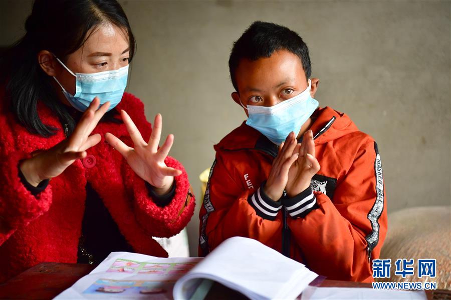 （決戰決勝脫貧攻堅·圖文互動）（1）特寫：疫情下的一堂特殊送教上門課