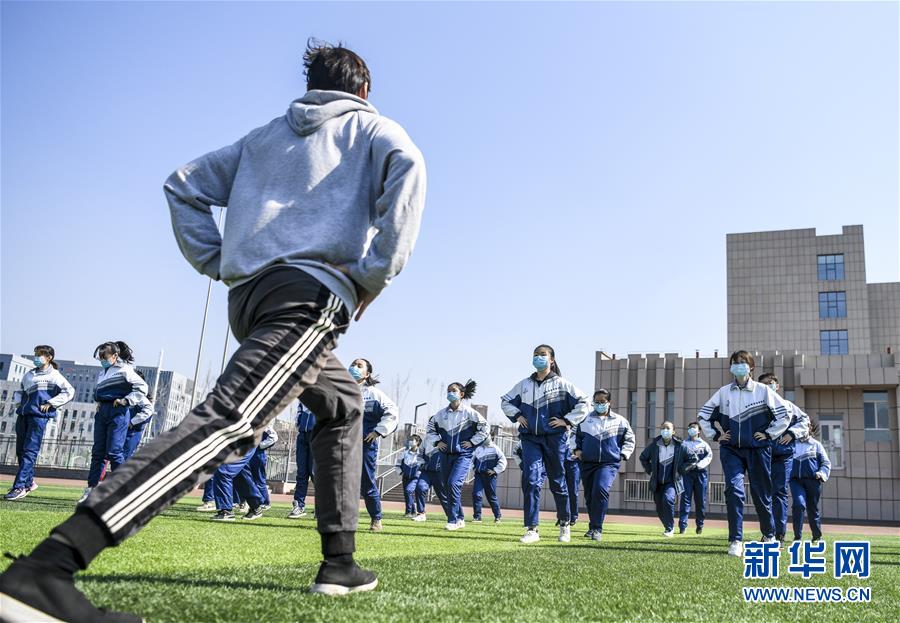 (圖文互動)(11)“早”安同學(xué),“早”安老師!——新疆初高中畢業(yè)班復(fù)課一周回訪見聞