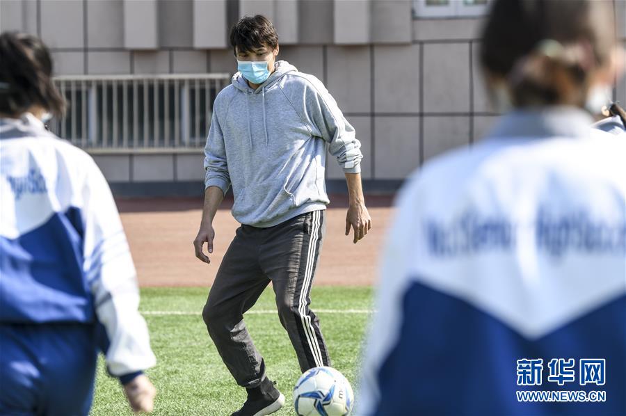 (圖文互動)(1)“早”安同學(xué),“早”安老師!——新疆初高中畢業(yè)班復(fù)課一周回訪見聞