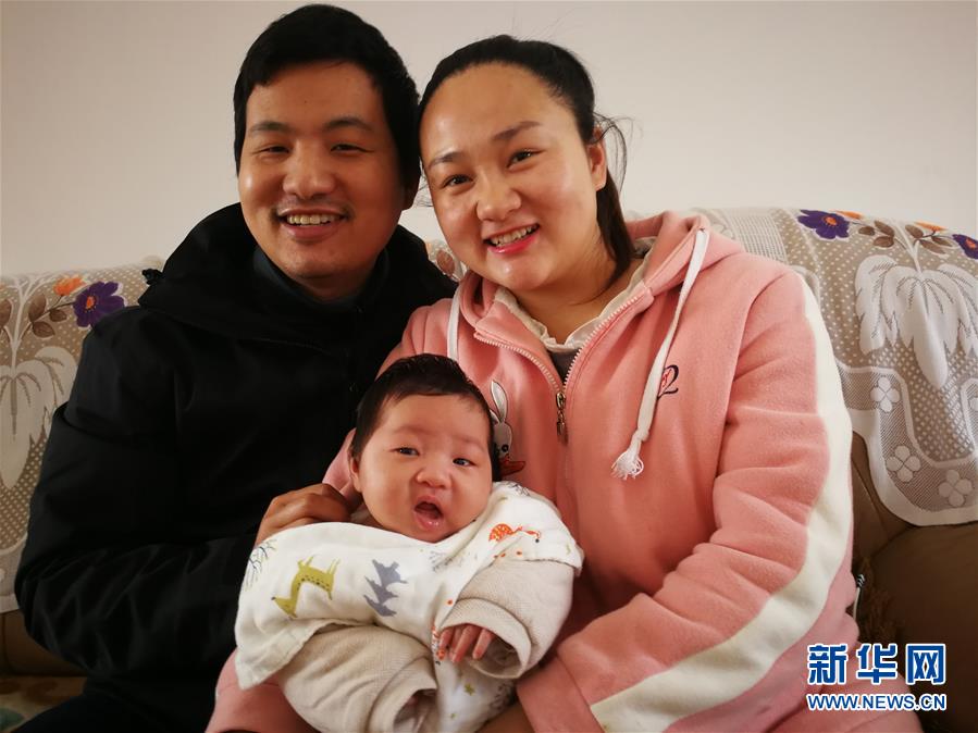 (一線抗疫群英譜·圖文互動(dòng))(6)羅文浩:“女兒,你的名字里有溫暖,有榮光!”