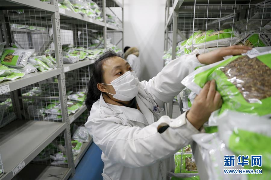 (在習(xí)近平新時(shí)代中國(guó)特色社會(huì)主義思想指引下——新時(shí)代新作為新篇章·習(xí)近平總書記關(guān)切事·圖文互動(dòng))(4)穩(wěn)住千家萬戶的“飯碗”——各地積極穩(wěn)就業(yè)化解疫情影響