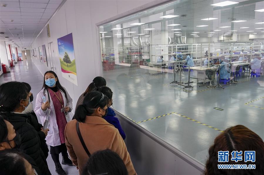 (在習(xí)近平新時(shí)代中國(guó)特色社會(huì)主義思想指引下——新時(shí)代新作為新篇章·習(xí)近平總書記關(guān)切事·圖文互動(dòng))(5)穩(wěn)住千家萬戶的“飯碗”——各地積極穩(wěn)就業(yè)化解疫情影響