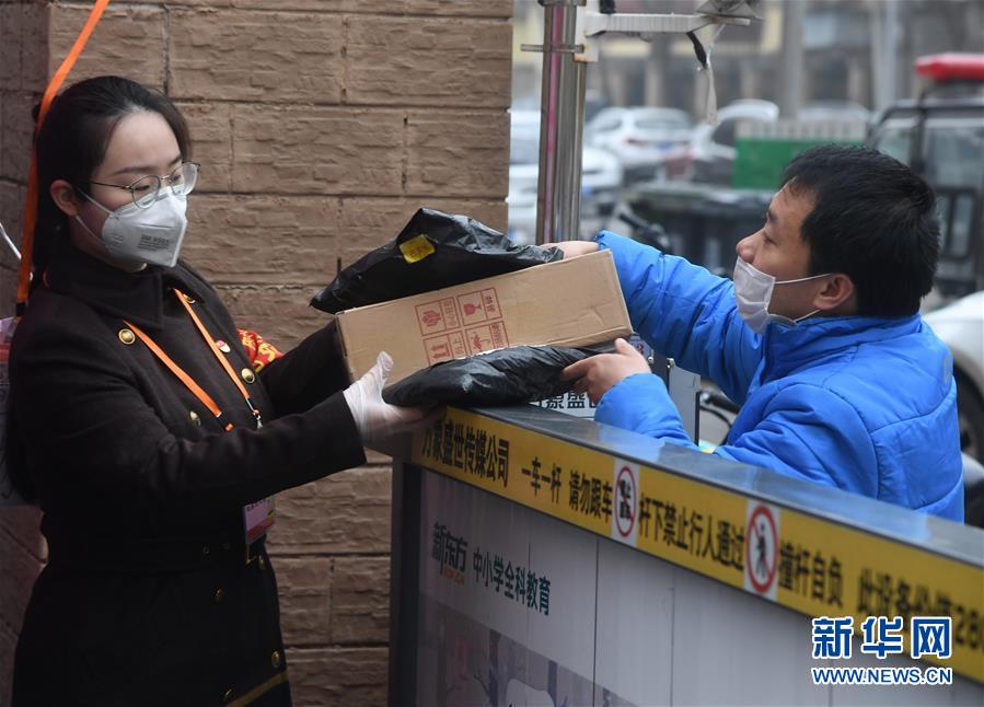 （習近平致敬的戰“疫”英雄·社區工作者篇·圖文互動）（3）他們，堅守一線戰風雨