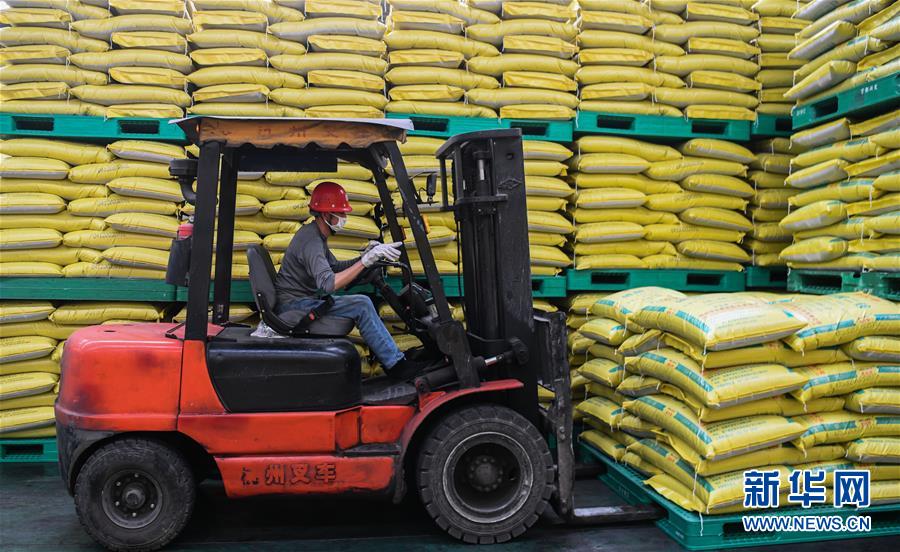 (新華全媒頭條·圖文互動)(5)在艱難中重啟 在陣痛中復(fù)蘇——湖北推動安全有序復(fù)工復(fù)產(chǎn)掃描