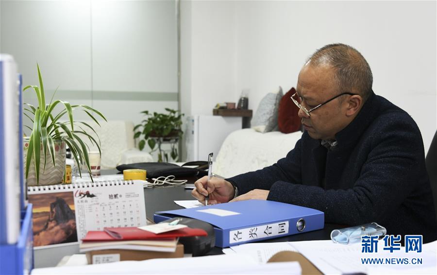 (新華全媒頭條·圖文互動)(4)來自大山深處的“移民管家”——記貴州正安縣瑞濠街道辦事處主任吳太璽