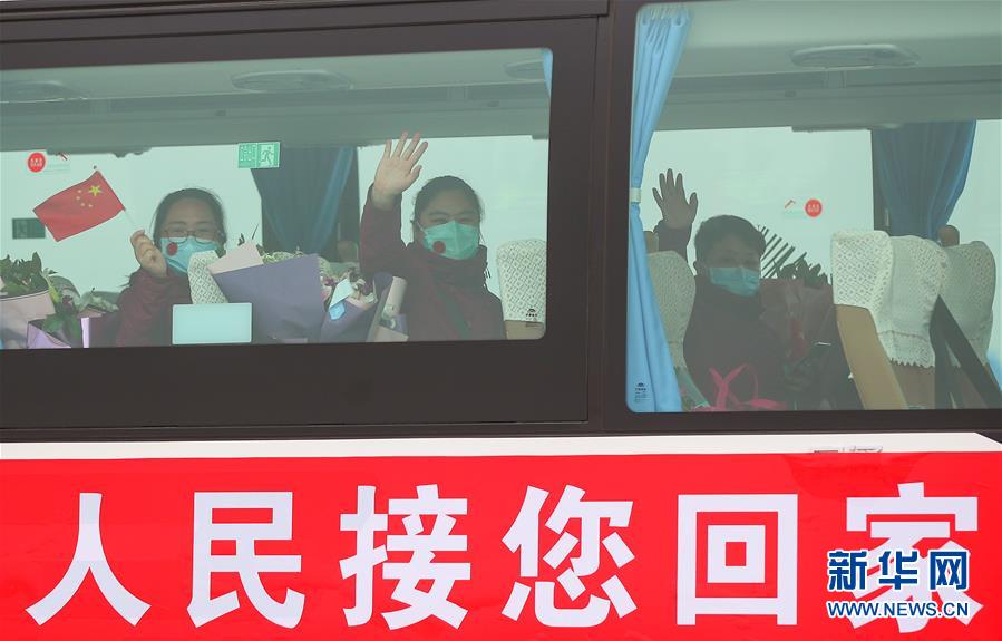 (在習近平新時代中國特色社會主義思想指引下——新時代新作為新篇章·習近平總書記關切事·圖文互動)(2)給你最溫暖的擁抱——保護關心愛護抗疫一線醫務人員在行動