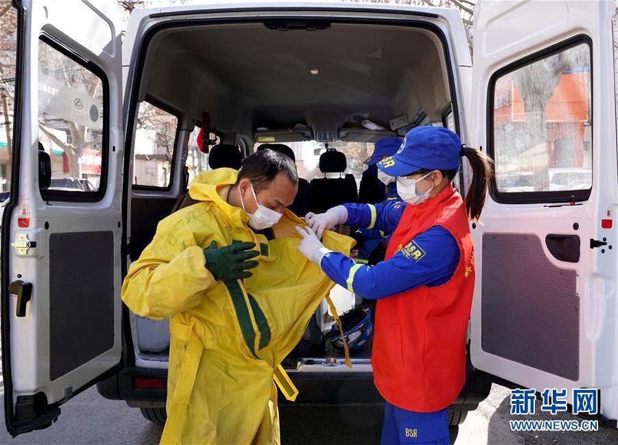 （習近平致敬的戰“疫”英雄·志愿者篇·圖文互動）（3）他們，微光成炬照征程