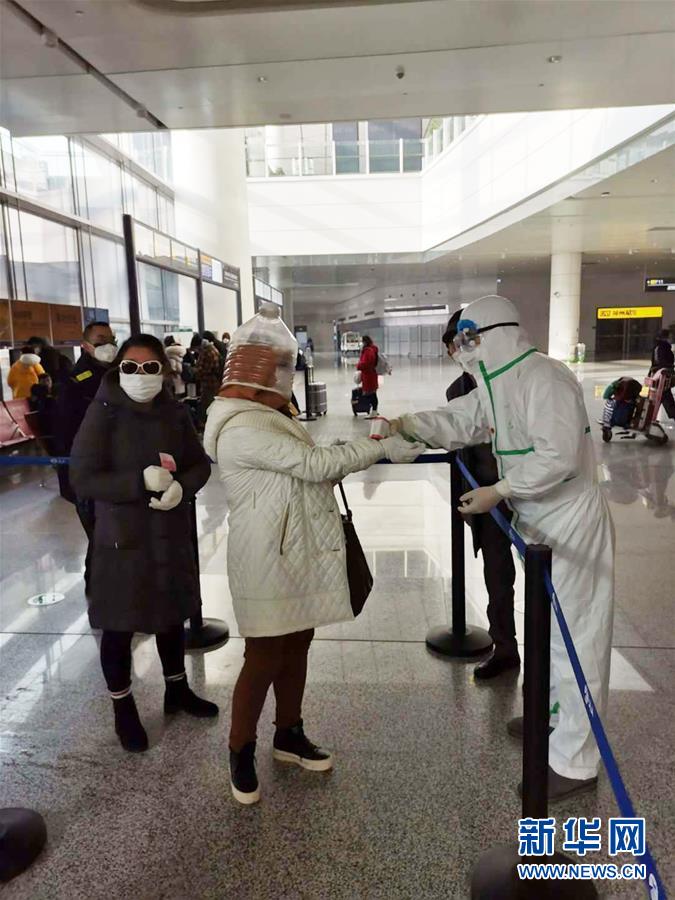 （習近平致敬的戰“疫”英雄·志愿者篇·圖文互動）（8）他們，微光成炬照征程