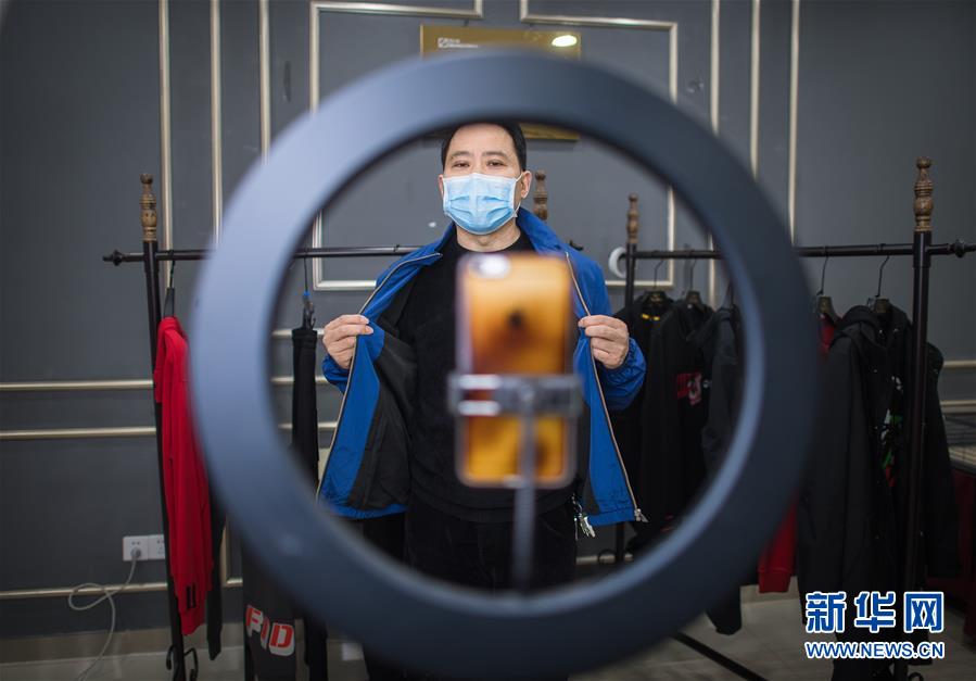 (在習近平新時代中國特色社會主義思想指引下——新時代新作為新篇章·習近平總書記關切事·圖文互動)(3)化“危”為“機” 念好“新”字訣——各地產業發展“新”動向掃描