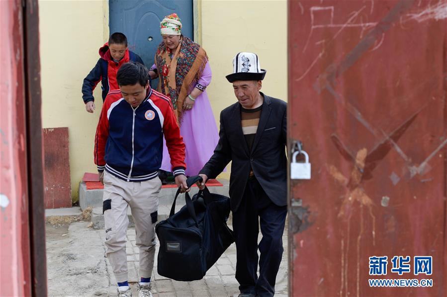 (圖文互動)(8)兩代帕米爾高原牧民的上學路