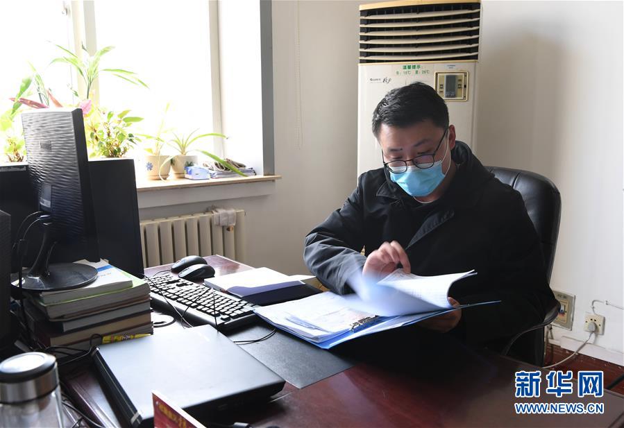 (一線抗疫群英譜·圖文互動)(2)“再年輕,也要學做頂梁柱”——記“95后”干警李文超