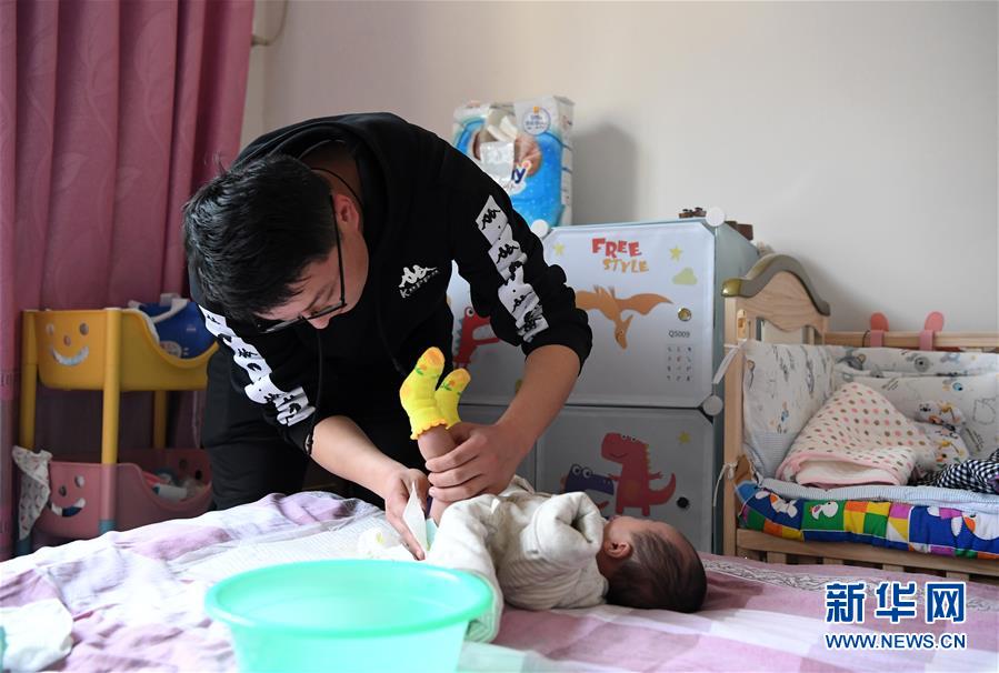 (一線抗疫群英譜·圖文互動)(3)“再年輕,也要學做頂梁柱”——記“95后”干警李文超