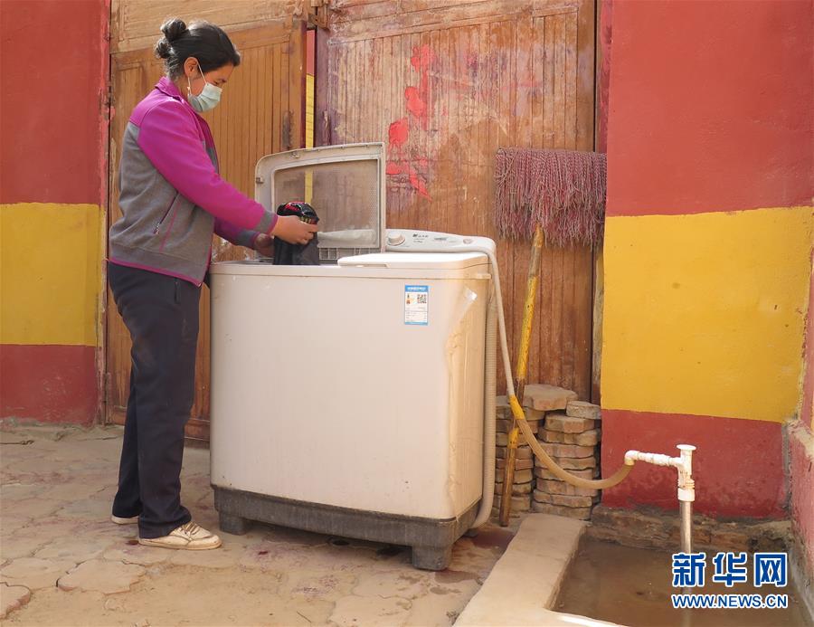 (新華全媒頭條·圖文互動)(10)春天里的5個“戰貧”瞬間——習近平總書記關于脫貧攻堅決策部署指引攻克最后的深貧堡壘