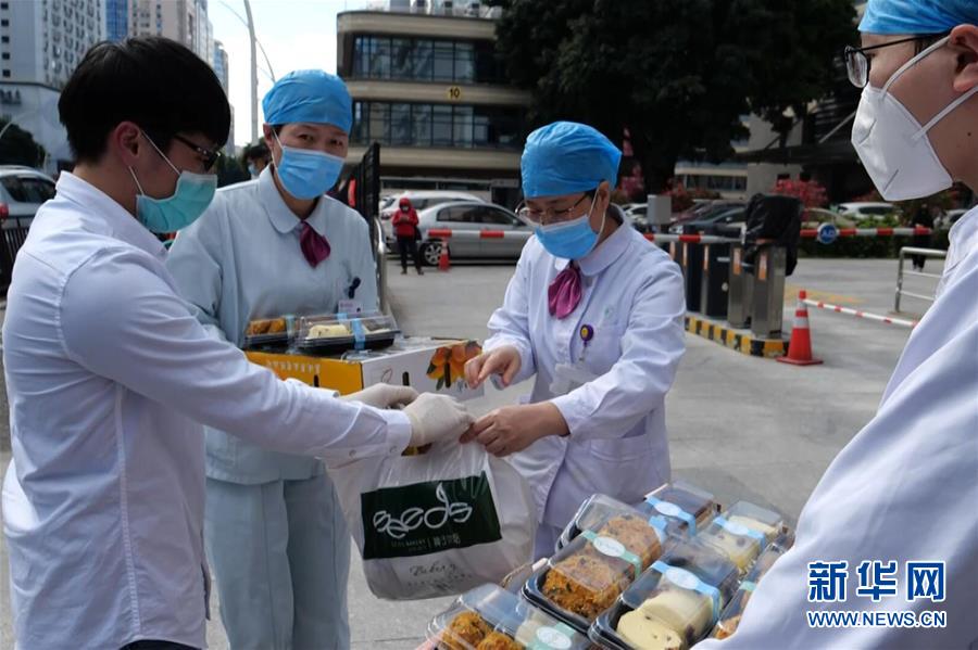 (一線抗疫群英譜·圖文互動)(2)郭屹凡:用“暖心咖啡”溫暖人們