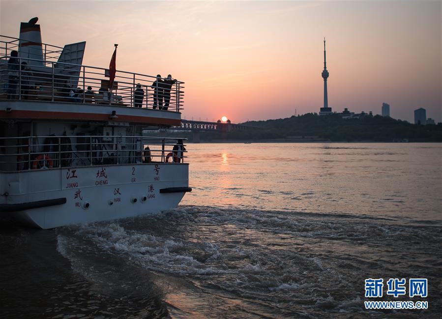 (新華全媒頭條·圖文互動(dòng))(8)江城“歸來(lái)” 不負(fù)韶華——武漢“解封”半月記