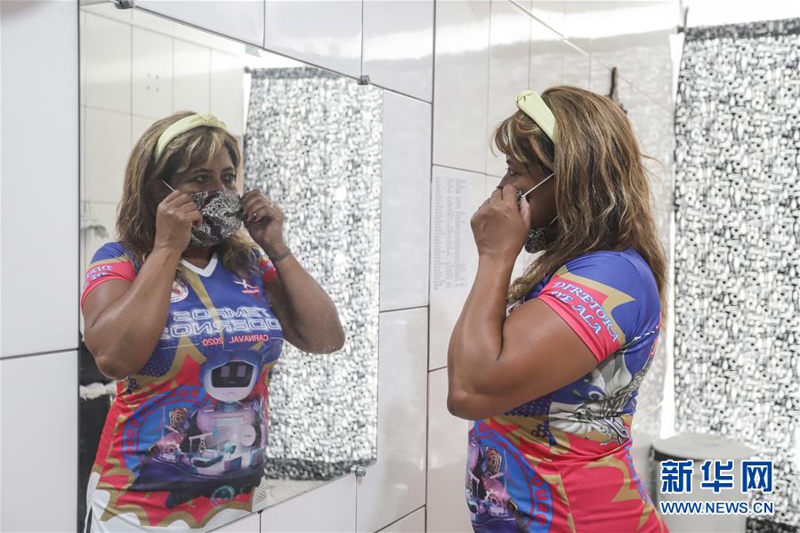 (海外抗疫故事·圖文互動)(7)通訊:自制口罩回饋社會——巴西桑巴舞校“巧手抗疫”