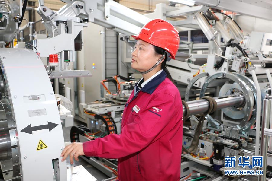 (新華全媒頭條·圖文互動(dòng))(4)這個(gè)春天,追尋奮斗者的腳步——寫在2020年“五一”國(guó)際勞動(dòng)節(jié)到來之際