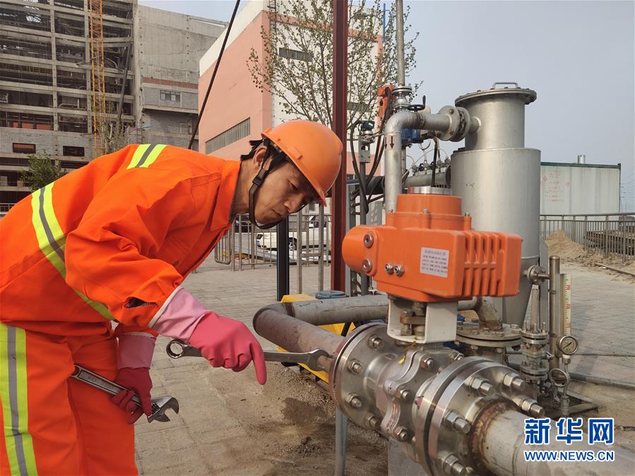 (新華全媒頭條·圖文互動(dòng))(8)這個(gè)春天,追尋奮斗者的腳步——寫在2020年“五一”國(guó)際勞動(dòng)節(jié)到來之際