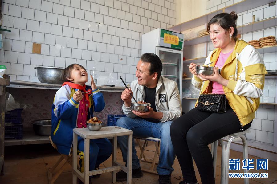 (決戰決勝脫貧攻堅·圖文互動)(1)阿布都艾尼北上務工“三級跳”