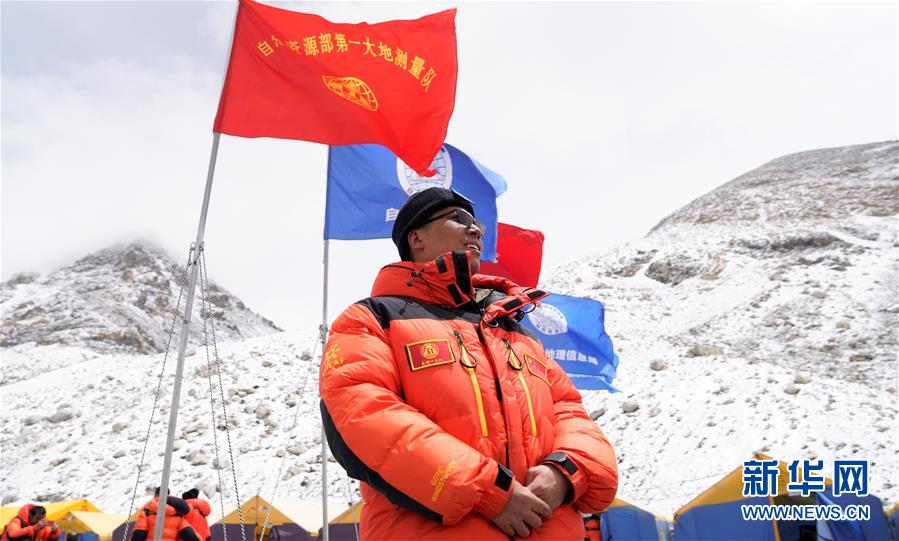 (圖文互動(dòng))(1)世界之巔“測(cè)”忠誠(chéng)——2020珠峰高程測(cè)量作業(yè)一瞥