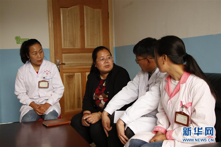 (代表委員履職·圖文互動(dòng))(6)為百姓健康奔走——全國人大代表胡阿羅履職記