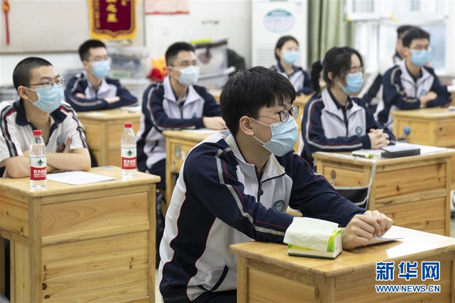 （在習近平新時代中國特色社會主義思想指引下——新時代新作為新篇章·習近平總書記關切事·圖文互動）（3）疫情防控不減壓　復工復產正加速——武漢“解封”滿月觀察