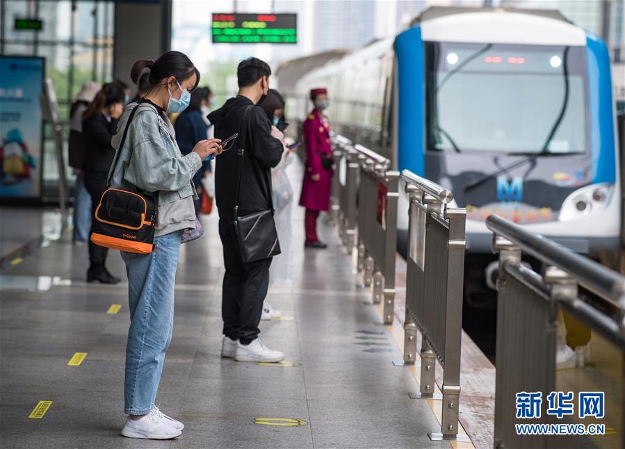 （在習近平新時代中國特色社會主義思想指引下——新時代新作為新篇章·習近平總書記關切事·圖文互動）（4）疫情防控不減壓　復工復產正加速——武漢“解封”滿月觀察