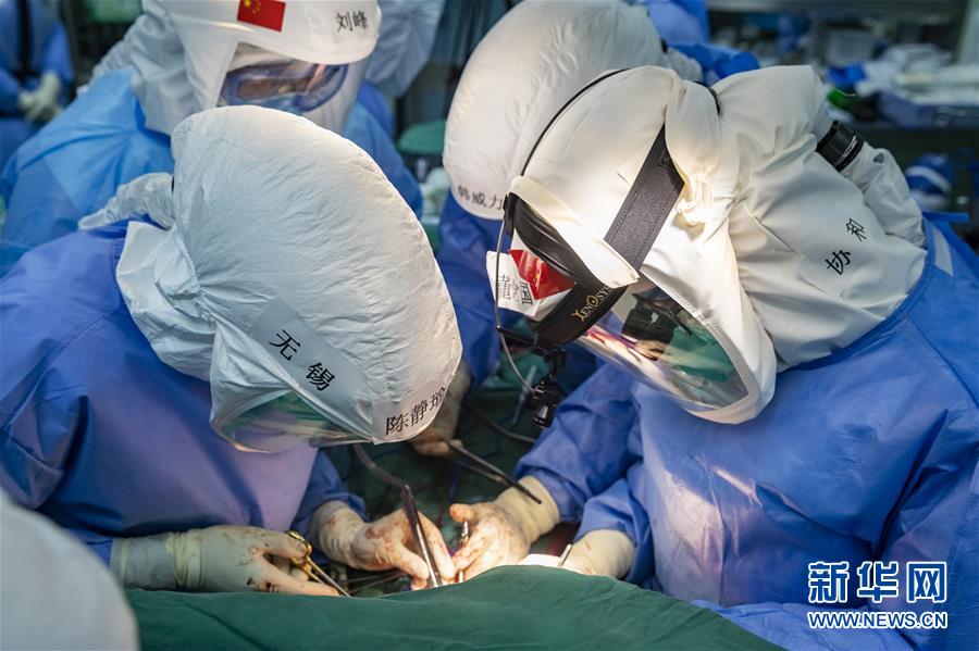 (聚焦疫情防控)(4)73天ECMO輔助治療的新冠肺炎核酸轉陰患者經雙肺移植后重啟呼吸