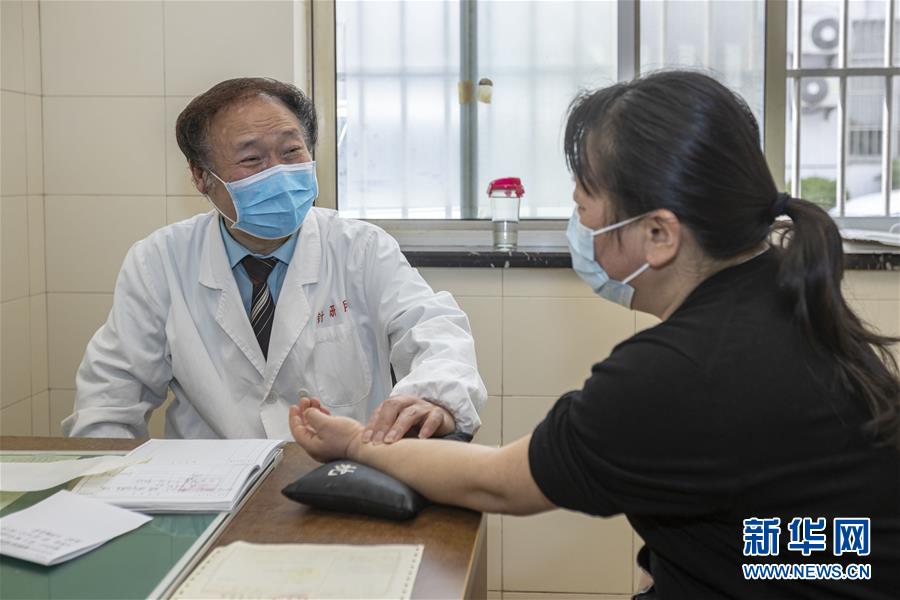 （代表委員履職·圖文互動）（4）“履職與行醫，都要精益求精”——全國政協委員吳煥淦履職記