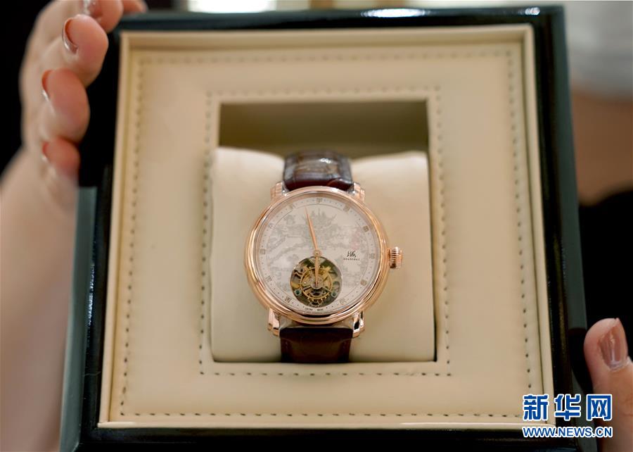 (新華全媒頭條·圖文互動)(4)“風”起“云”涌 中國品牌在全球戰“疫”中崛起