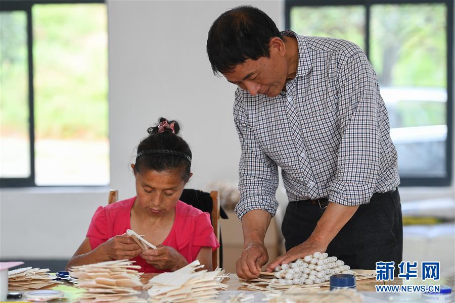 （決戰決勝脫貧攻堅&middot;圖文互動）（1）老手藝撐起&ldquo;脫貧傘&rdquo;