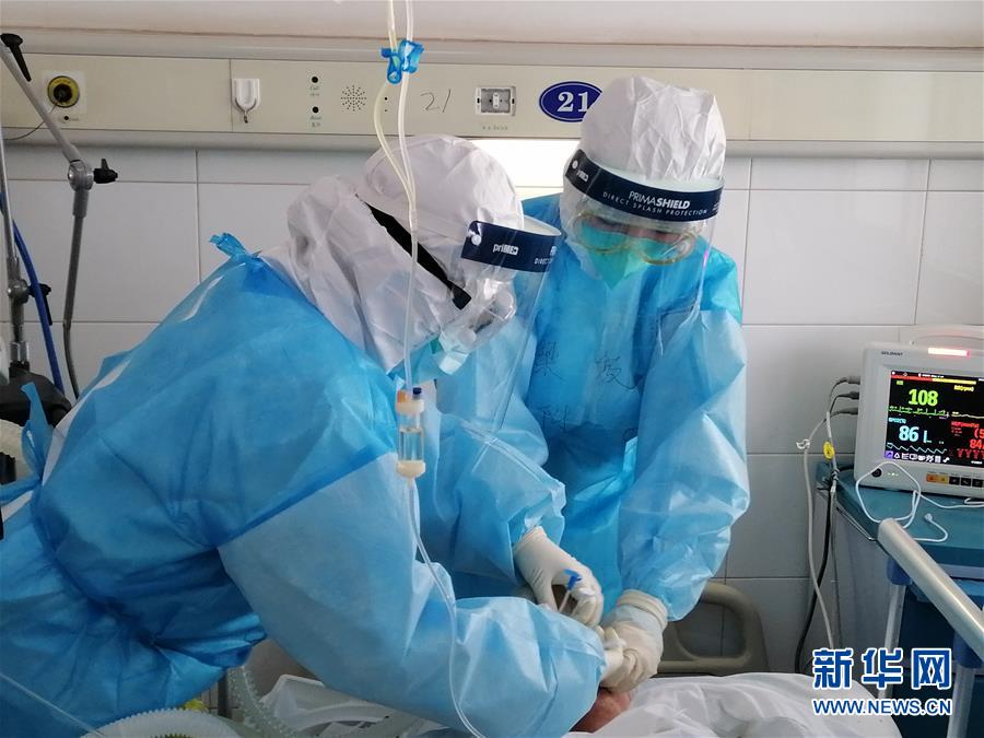 （新華全媒頭條&middot;圖文互動）（6）風(fēng)雨無阻向前進(jìn)&mdash;&mdash;寫在全國疫情防控阻擊戰(zhàn)取得重大戰(zhàn)略成果之際