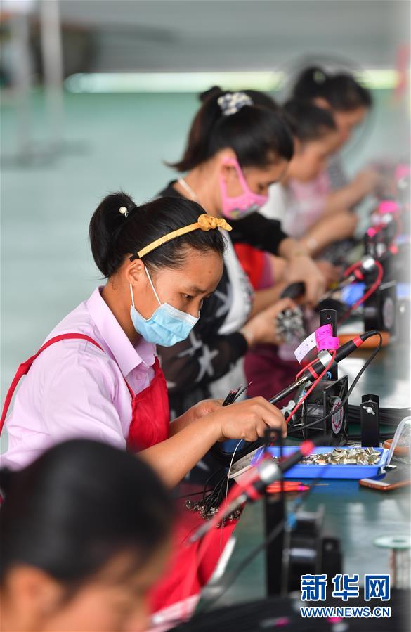 (新華全媒頭條·兩會特別報道)(5)攻堅克難贏未來——從政府工作報告看2020年中國發展走向