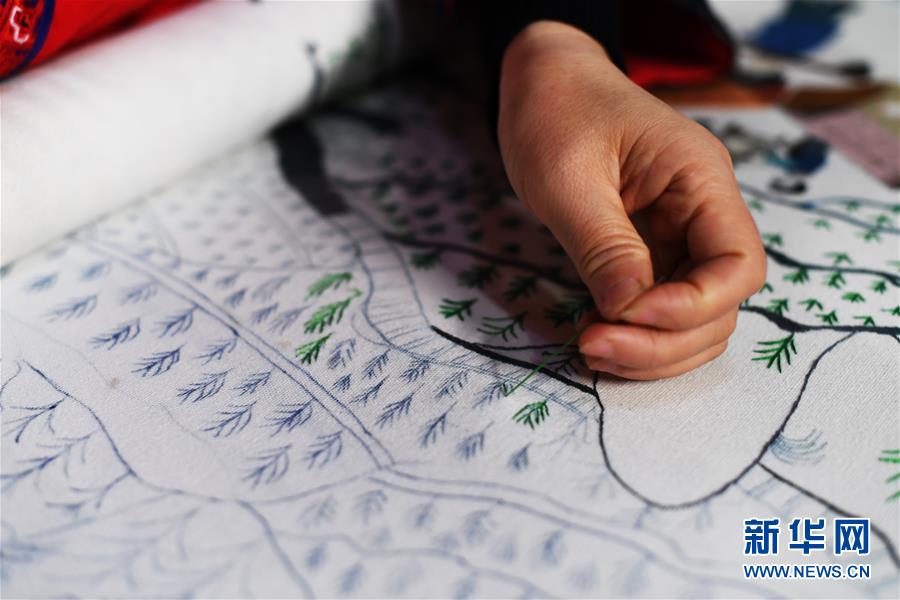 (兩會(huì)人物·圖文互動(dòng))(2)帶娃、賺錢兩不誤——一位農(nóng)民工代表眼中的脫貧新工作