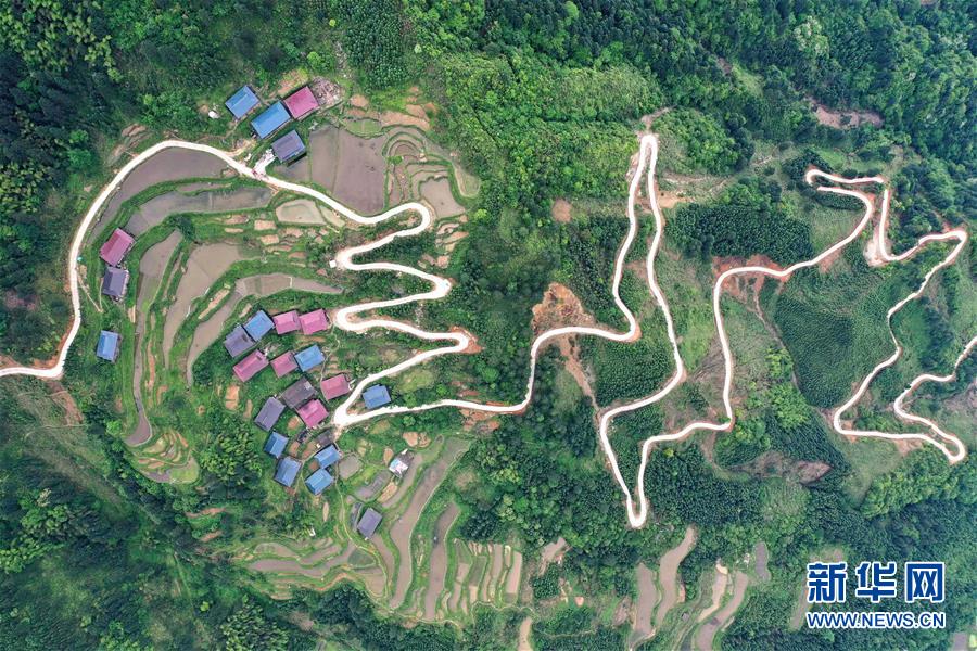 (新華全媒頭條·兩會特別報道·圖文互動)(2)從取得決定性成就到奪取全面勝利——從全國兩會看決戰(zhàn)決勝脫貧攻堅