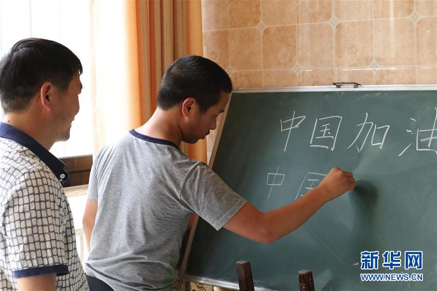 (在習近平新時代中國特色社會主義思想指引下——新時代新作為新篇章·習近平總書記關切事·圖文互動)(1)在燦爛的陽光下——少年兒童茁壯成長二三事