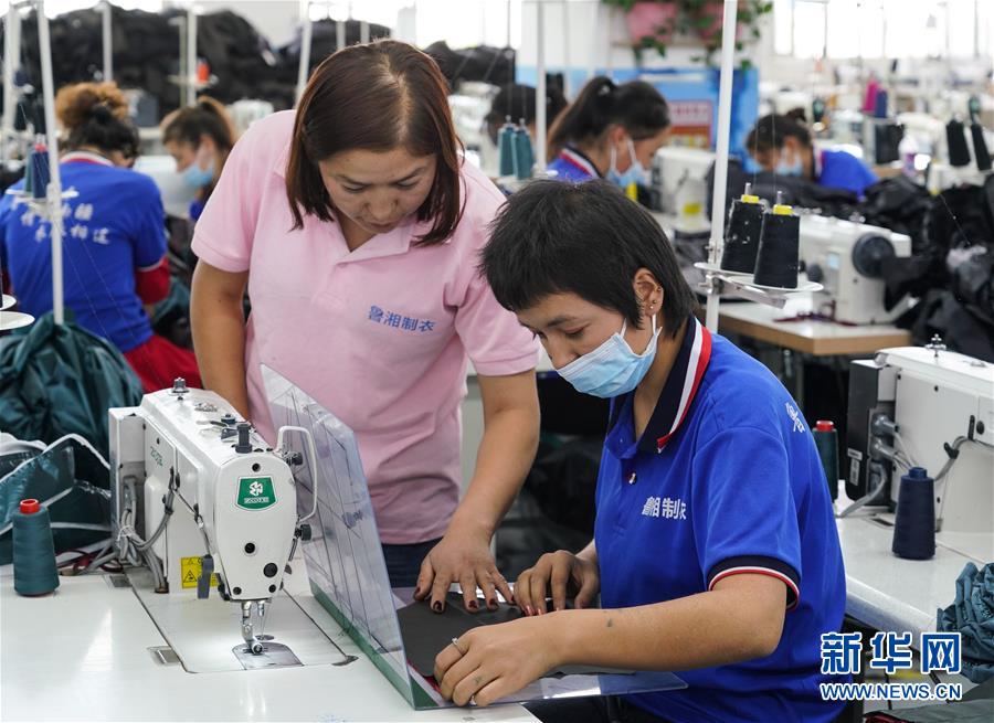 （決戰決勝脫貧攻堅·圖文互動）（2）紡織女工進城記