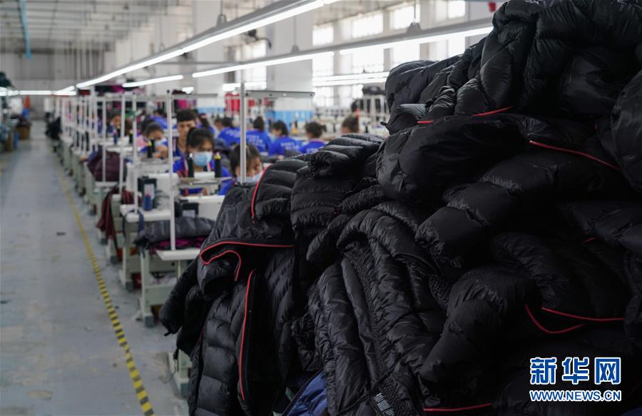 （決戰決勝脫貧攻堅·圖文互動）（3）紡織女工進城記